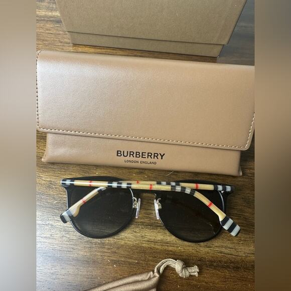 NWB Burberry Nova Check Arm Sunglasses Adjustable Nose Unisex - Picture 2 of 10